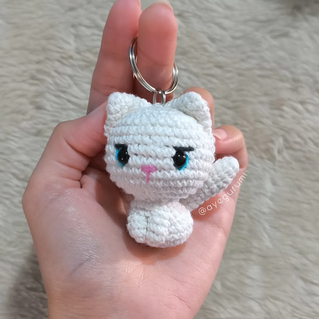Gatito blanco mini